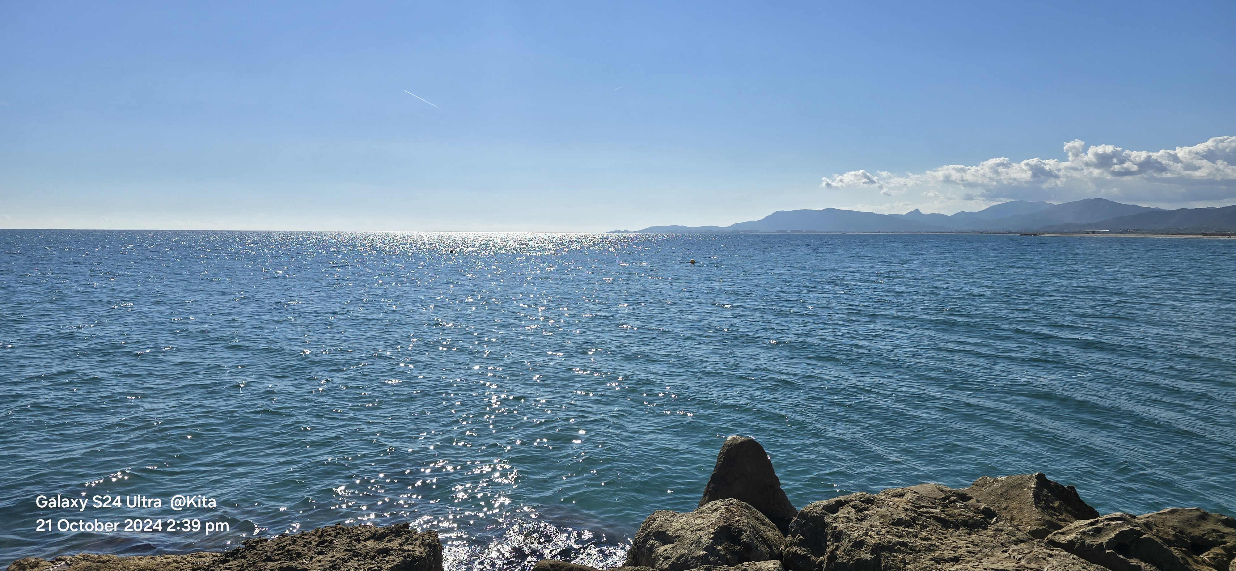 Mediterranean horizon from the rocky coast